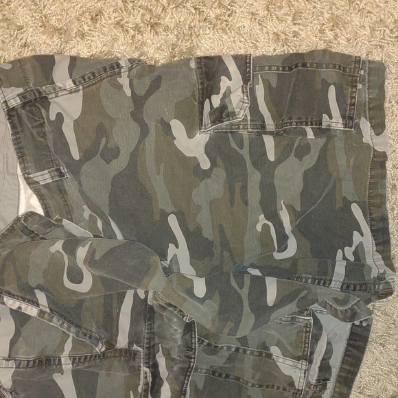 Men's size 44 Camouflage Cargo Shorts drab olive colors GC - Picture 4 of 9